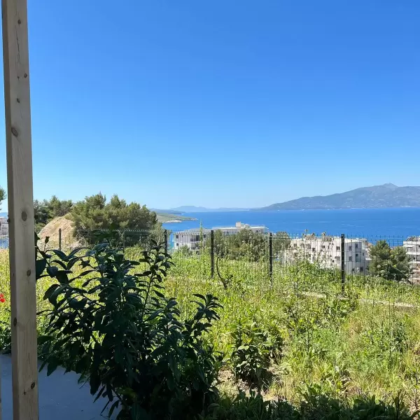 Apartament 2+1 na sprzedaż w Sarandzie z widokiem na morze.