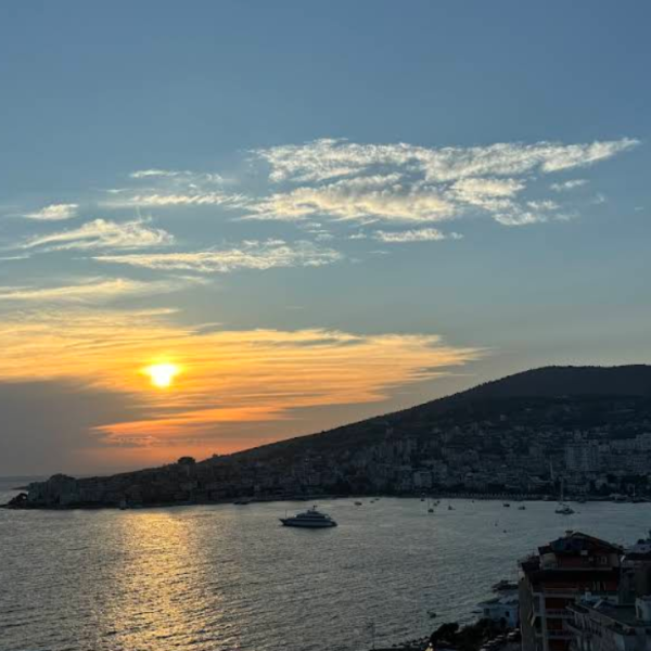 4-Story Building for Sale in Saranda – 8 Rooms, Garage, Sea View, Investment Opportunity, Potential for Extra Floor