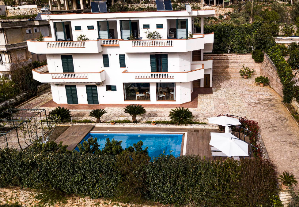 Seaview Villa Property for Sale in Saranda – Large Estate with Pool and Service Area
