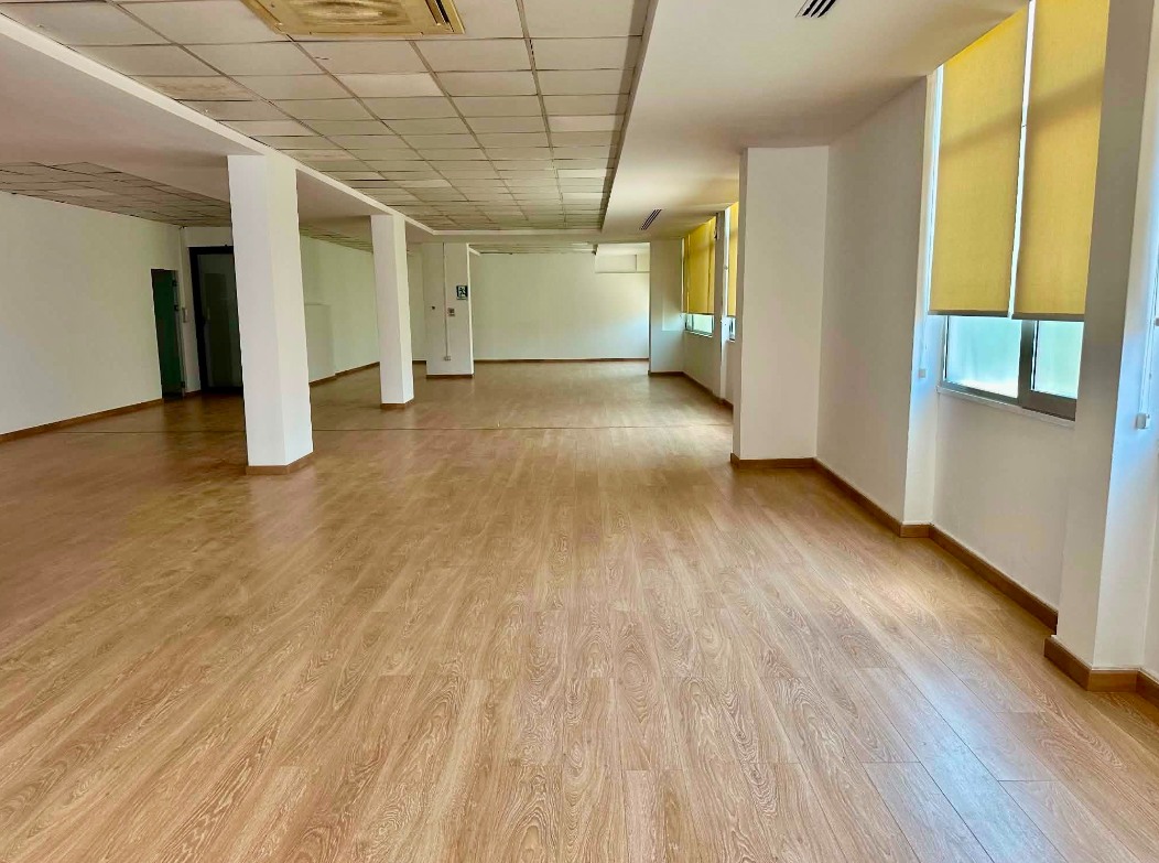 commercial for sale in Tiranë, Albania – photo 1