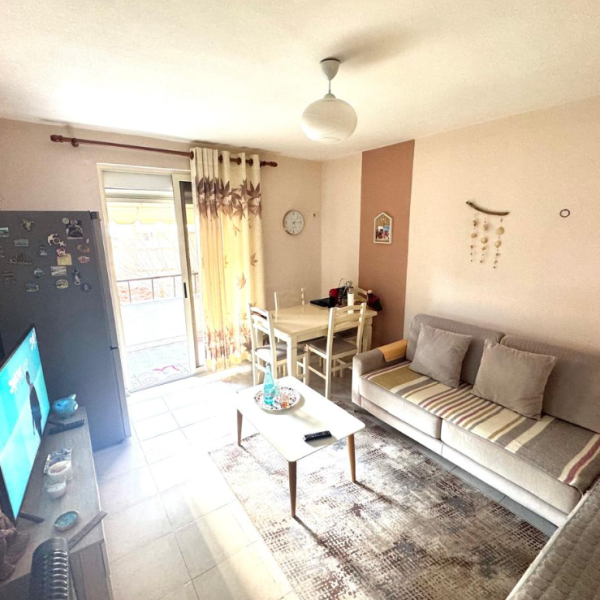Mieszkanie 2+1 na sprzedaż w pobliżu Artigiano, Tirana | 65 m² netto | 3. piętro
