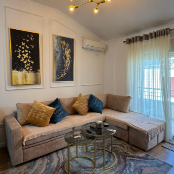 Apartament 1+1 me Qira pranë Teleferikut, Tiranë | 92 m² me Parkim Privat