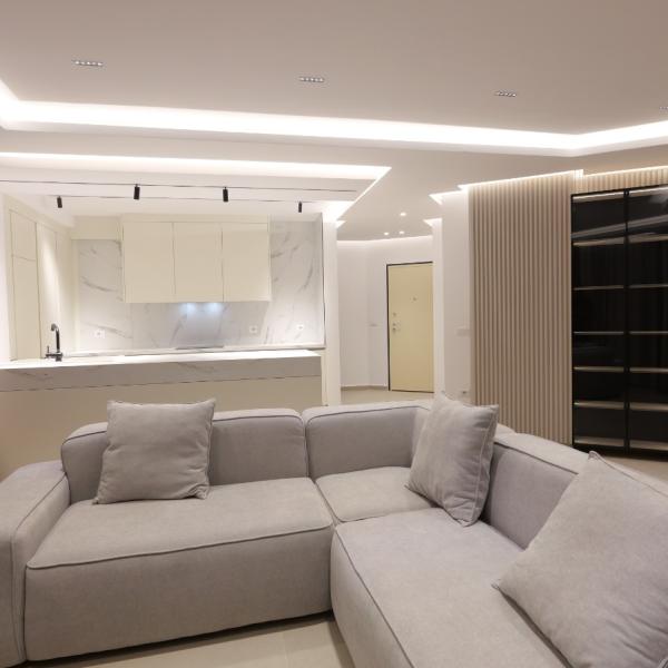 Розкішний пентхаус з захоплюючим видом у Саранді – на продаж.