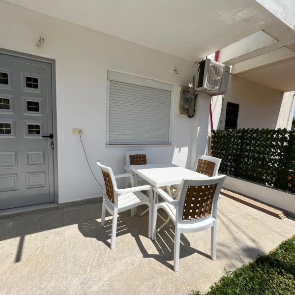 Propriété d'investissement à vendre à Ksamil – Terrain de 90m² avec bâtiment à seulement 1 minute de la plage.