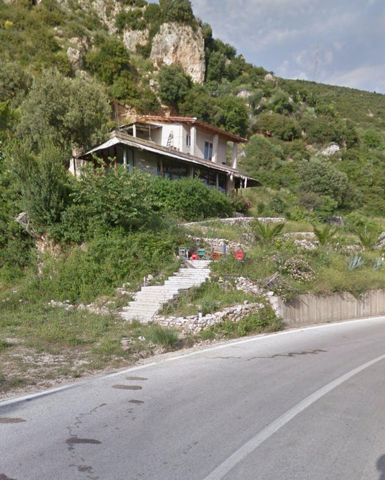 Roadside Property for Sale in Piqeras – Two-Storey Building with Private Yard