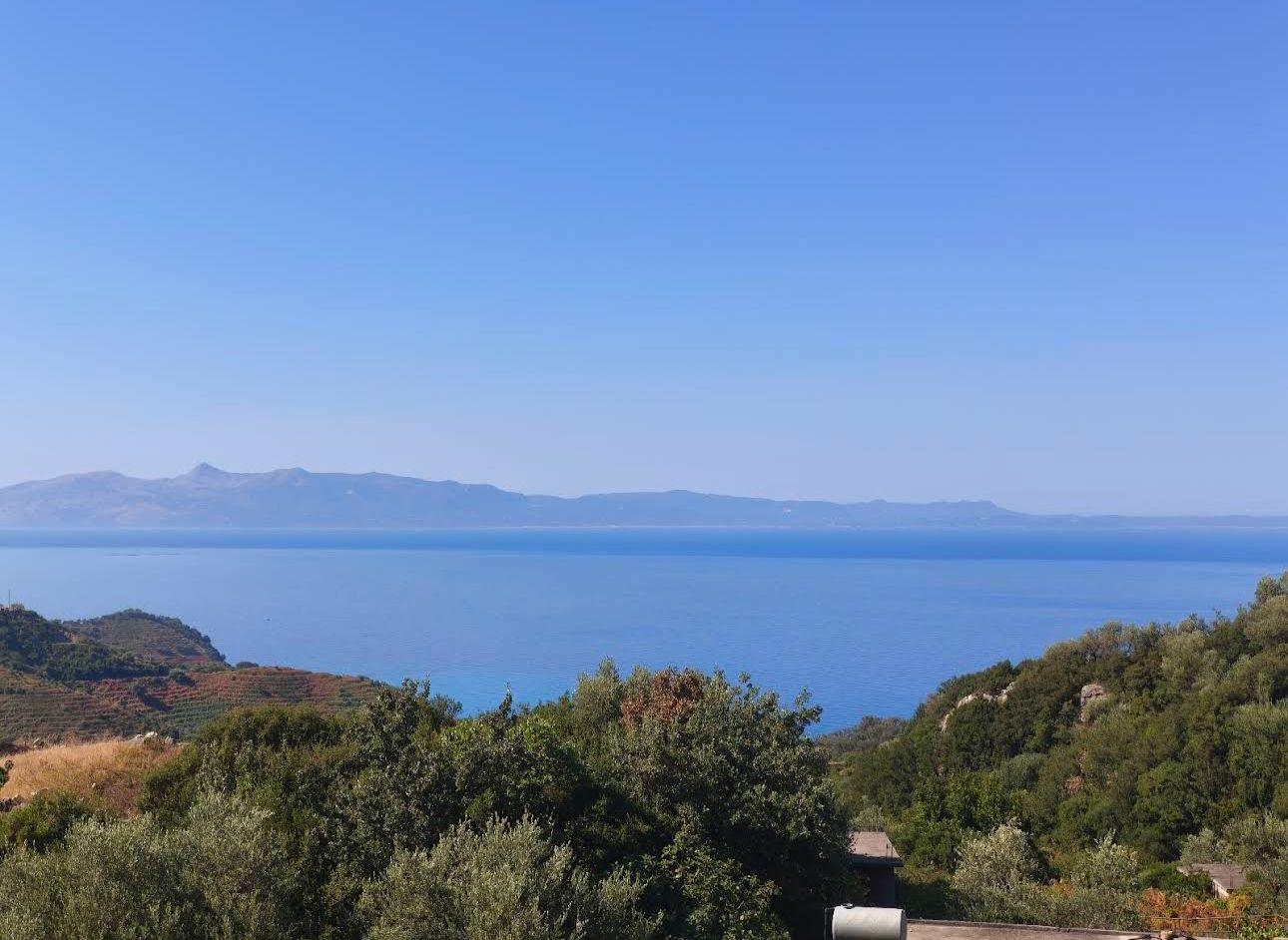 Roadside Property for Sale in Piqeras – Two-Storey Building with Private Yard