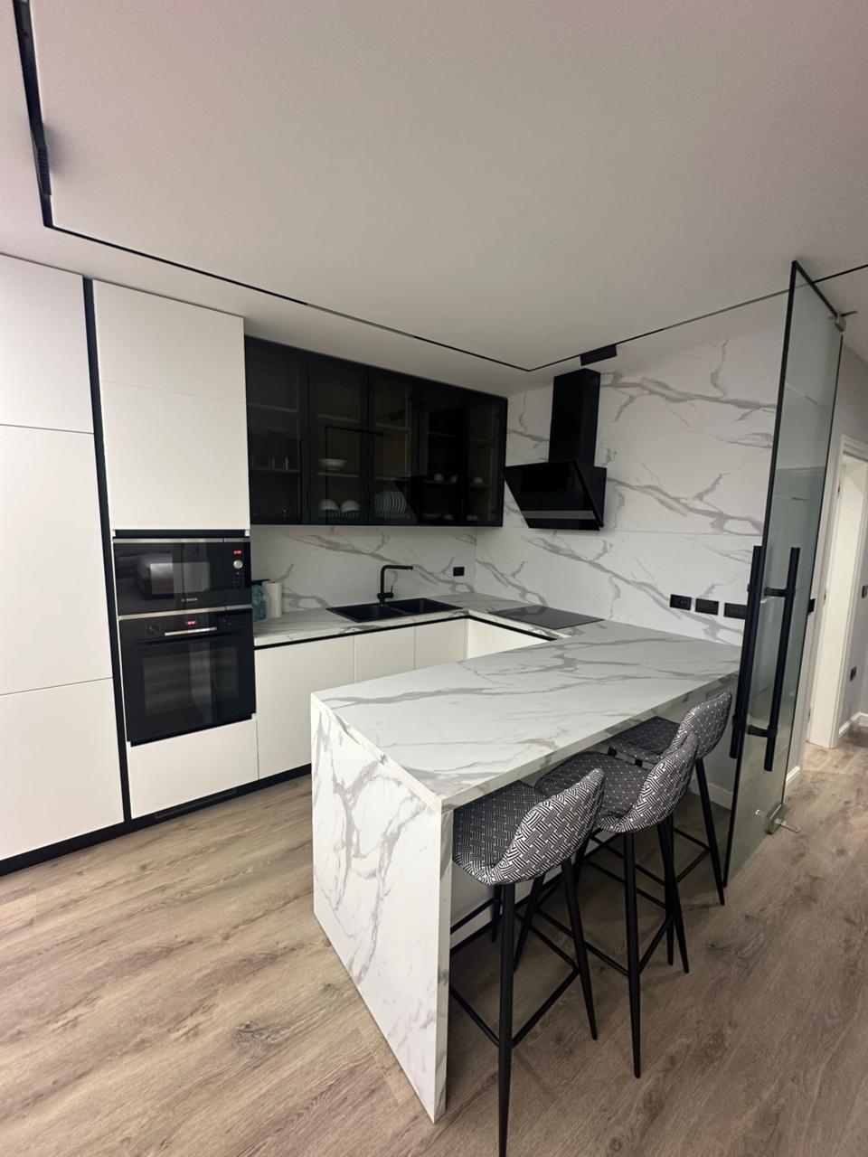 Ático con Vista al Mar en Venta en Saranda – Propiedad de 2 Dormitorios a 100m de la Playa