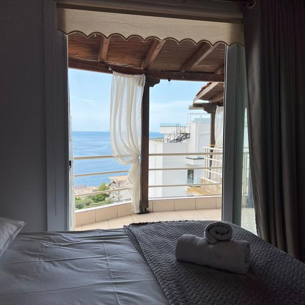 Penthouse med Sjøutsikt til Salgs i Saranda – Eiendom i 5. Etasje Nær Sjøen